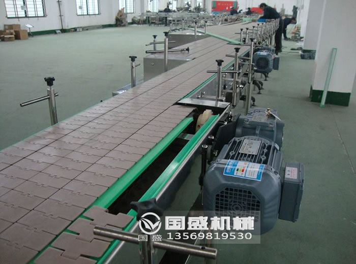 轉(zhuǎn)(zhuǎn)彎餅干冷卻鏈板輸送機(jī)(jī) 轉(zhuǎn)(zhuǎn)彎餅干冷卻鏈板輸送機(jī)(jī)